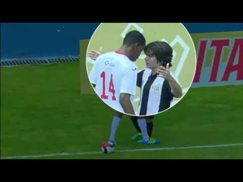 شاهد لاعب يستحق جائزة الأوسكار لأسوأ تمثيل في الملاعب عام 2017