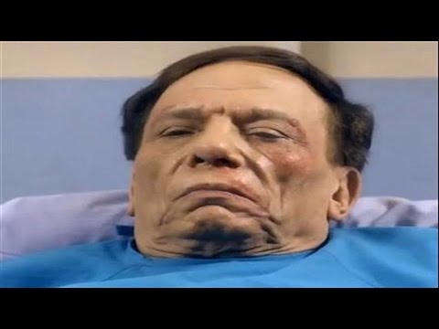 بالفيديو  عادل إمام يدخل المستشفى لمروره بوعكة صحية