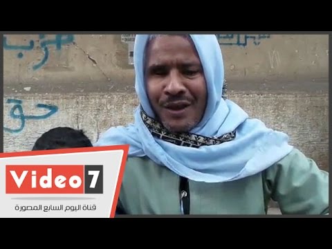 كفيف يطالب بوظيفة أمام مجلس الوزراء