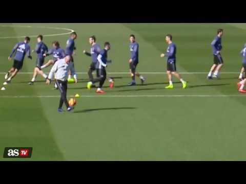 بالفيديو زين الدين زيدان يستعيد ذكرياته مع الكرة في تدريبات الريال