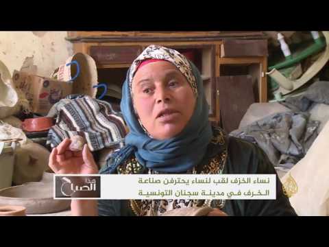نساء الخزف يحولن التراب إلى تحف فنية