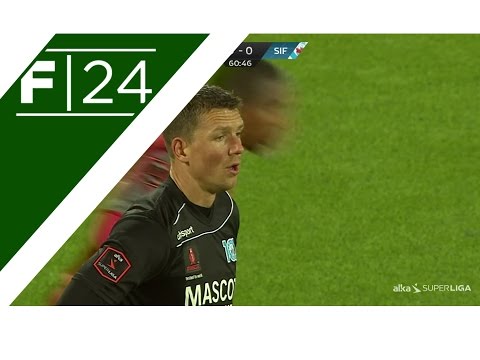 بالفيديو لاعب دنماركي يحرز هدفًا رائعًا ولكن في مرمى فريقه