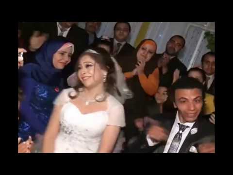 شاهد أقوى دويتو بين عريس وعروسة في حفلة زفافهما