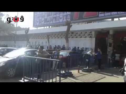 ألتراس أهلاوي أمام بوابة الأهلي إحياءً لذكرى ضحاياه