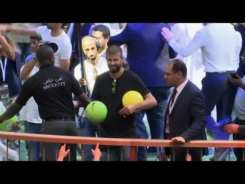 شاهد لاعبو برشلونة يصلون إلى الدوحة