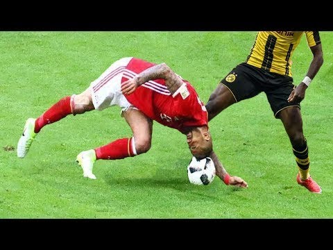 شاهد مدافعو الفرق الدولية يقومون بأفعال غريبة لإنقاذ المرمى