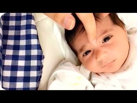 دكتورة خلود تغني لبنتها الصغيرة