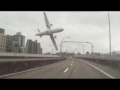 عشرة قتلى في حادث سقوط طائرة تايوانية