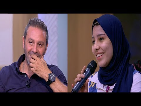 شاهد فتاة مصرية تغازل حازم إمام داخل الاستوديو