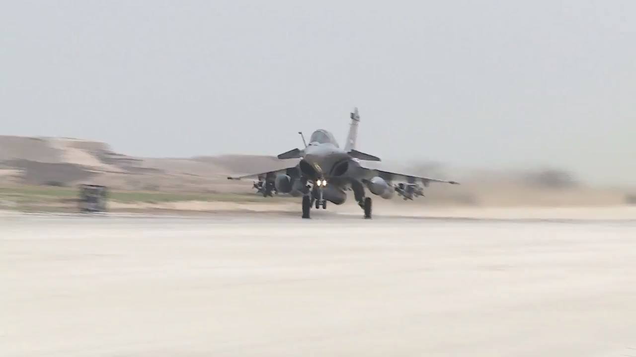 شاهد القوات الجوية المصرية تحبط محاولة جديدة لاختراق الحدود الغربية
