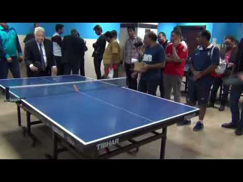 شاهد مرتضى منصور يخوض مباراة تنس طاولة