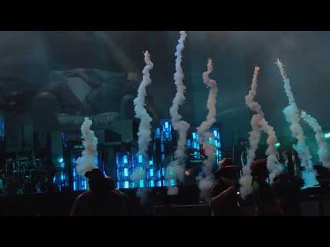 ليدى غاغا لا تًنسى في استعراضاتها في festival coachella