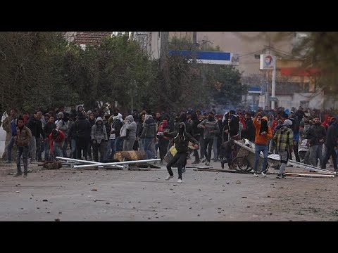 شاهد اعتقال 150 شخصًا بينهم قادة في المعارضة التونسية
