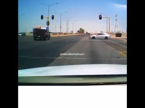 حادث تصادم مروع بين سيارتين في السعودية