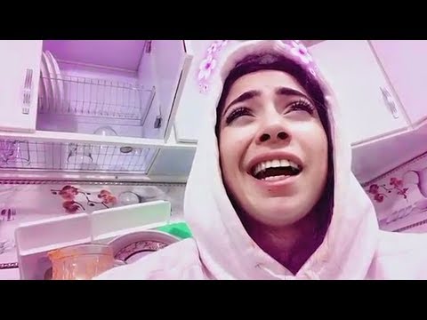 دارين البايض تتمرّد على طعام والدتها وتطبخ أكلة هندية