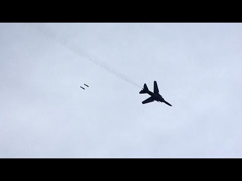 شاهد طيران النظام السوري يستهدف مناطق جنوب دمشق