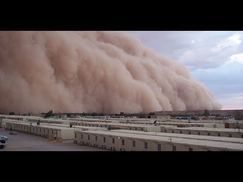 شاهد  العاصفة الترابية تجتاح الفرافرة في اتجاه القاهرة