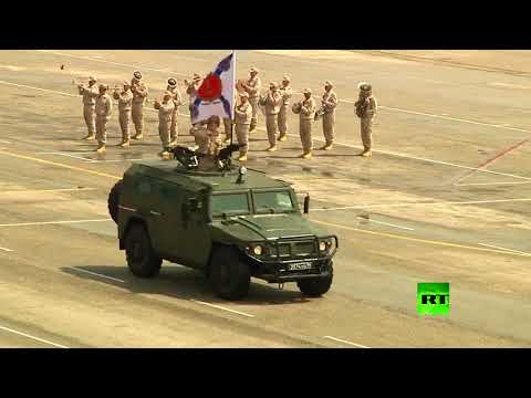 قاعدة حميميم تنظم عرضًا عسكريًا احتفالًا بيوم النصر