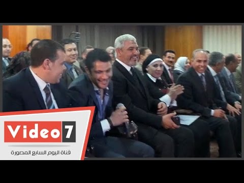 أحمد حسن يتبرع بتجديد 5 فصول مدرسية