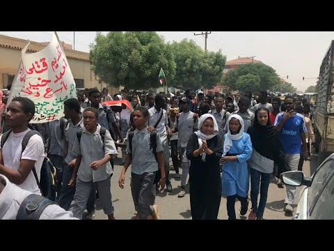 شاهد غضب بين طلاب السودان بعد مقتل 5 من زملائهم بالرصاص