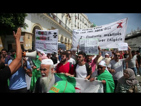 شاهد الطلاب الجزائريون في الشارع للأسبوع الـ23 على التوالي