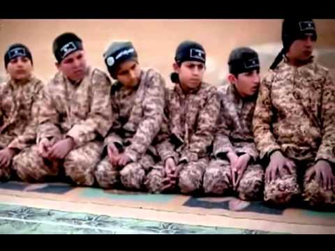 فتية صغار في مدارس داعش