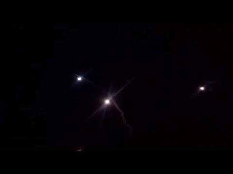 شاهد لحظة القصف الإيراني على قاعدة عين الأسد الأميركية في العراق