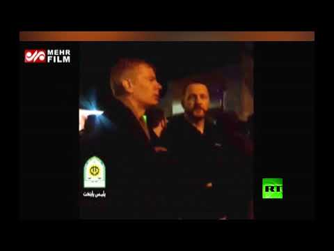 شاهد لحظة تواجد السفير البريطاني لدى طهران بين المحتجين في إيران