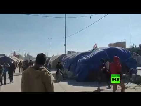 شاهد أنصار الصدر يهاجمون المتظاهرين بالأسلحة النارية جنوبي العراق