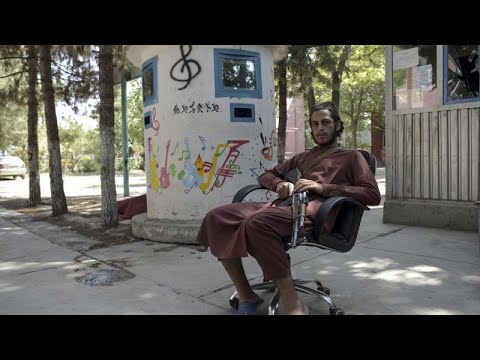 موسيقيون أفغان هربوا من حركة طالبان تاركين آلاتهم بل روحهم