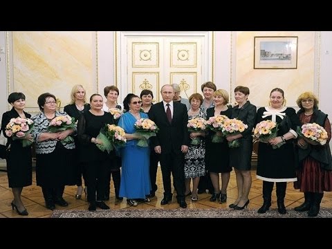 الرئيس بوتين يهنئ نساء روسيا بـعيد المرأة