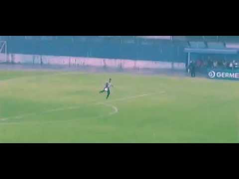 شاهد حارس مرمى برازيلي يسجل هدفًا أسطوريًا