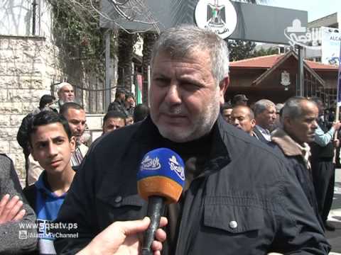 شاهد موظفو غزة ينظمون مسيرة لمطالبة الحكومة بحقوقهم