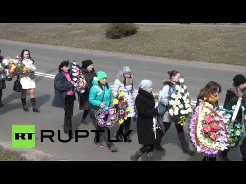 تشييع جنازة طفلة قتلت في حادث دهس شرق أوكرانيا