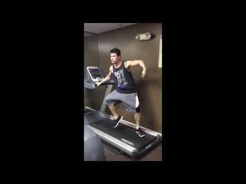 شاهد شاب يرقص على تراد ميل