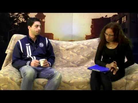 شاهد بالفيديو  أحمد الأحمر لا يهتم بفارق الطول