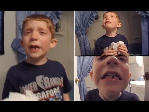 شاهدرد فعل طفل فقد أحد أسنانه للمرة الأولى