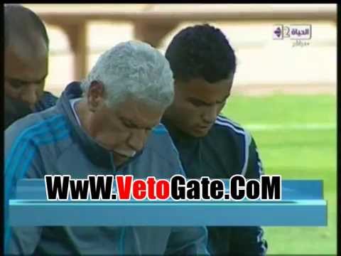 شاهد حسن شحاتة يؤم لاعبي المقاولون العرب في مباراة المقاصة