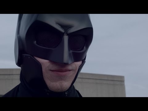 بالفيديو طالب يخترع بدلة باتمان الحقيقية