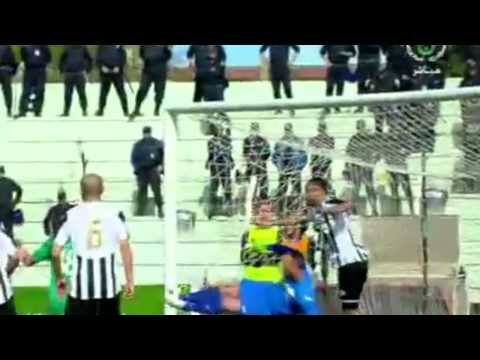 شاهد هدف جزائري على طريقة الضربة المزدوجة