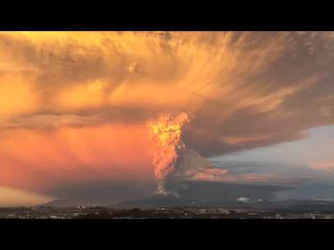 بالفيديو لقطة مذهلة للحظة ثورة بركان تشيلي