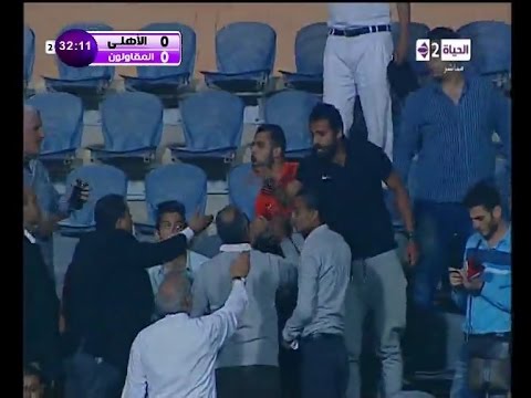 بالفيديو خناقة لاعبي المقاولون في المدرجات