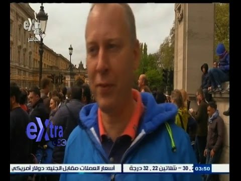 فيديو السائحون يتجمعون خارج القصر الملكي للترحيب بالمولود الجديد
