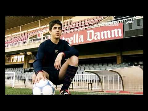 بالفيديو لاعب تشيلسي فابريغاس أثناء الطفولة