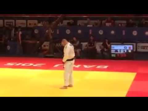 رمضان درويش يرفض مصافحة لاعب إسرائيل في الجودو