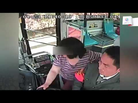 بالفيديو ماذا فعلت سيدة صينية أثناء وجودها في سيارة النقل العام
