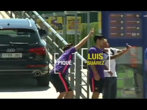 شاهد سواريز أرنبًا في صورة تذكارية