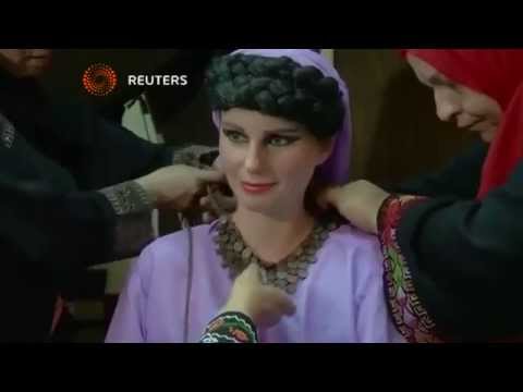 فيديو بريطانيان يحتفلان بزفافهما للمرة الـ70 بالطقوس الأردنية