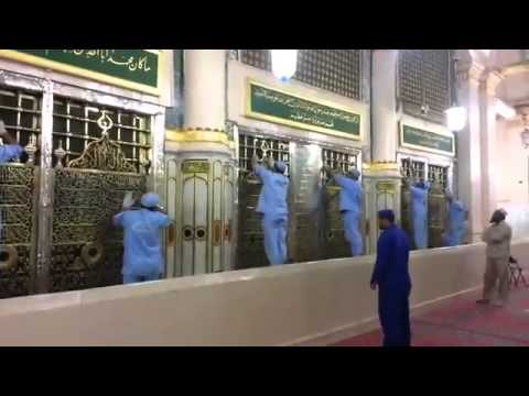 فيديو لقطات نادرة من تنظيف قبر الرسول ص