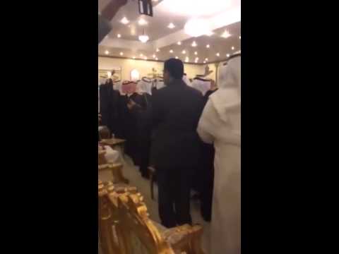 فيديو مصري يرقص بطريقة غريبة في أحد الأفراح